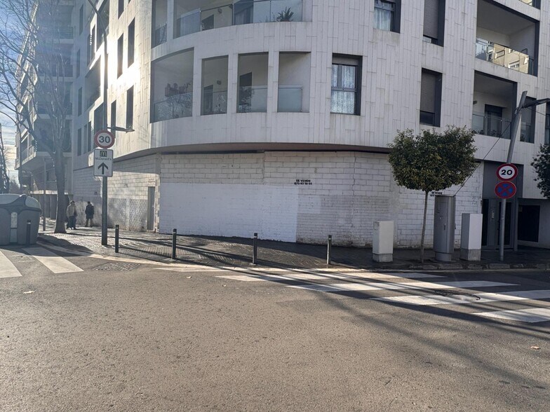 Carrer de Josep Miquel Quintana, 65, Esplugues de Llobregat, Barcelona for sale - Building Photo - Image 2 of 5