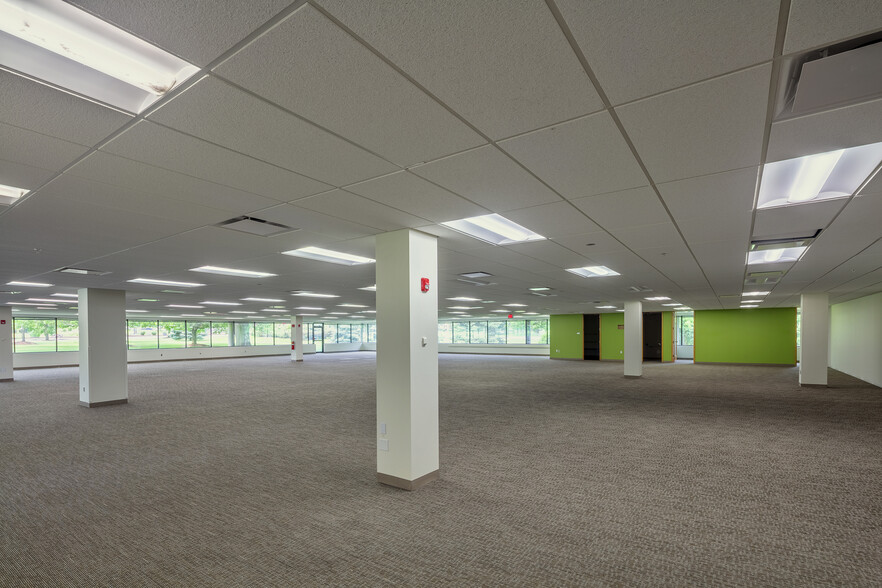 5062 Brittonfield Pky, East Syracuse, NY for sale - Building Photo - Image 2 of 9