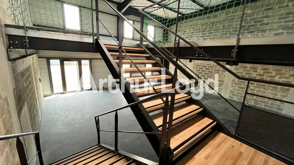 Office in Ifs for sale - Interior Photo - Image 3 of 4