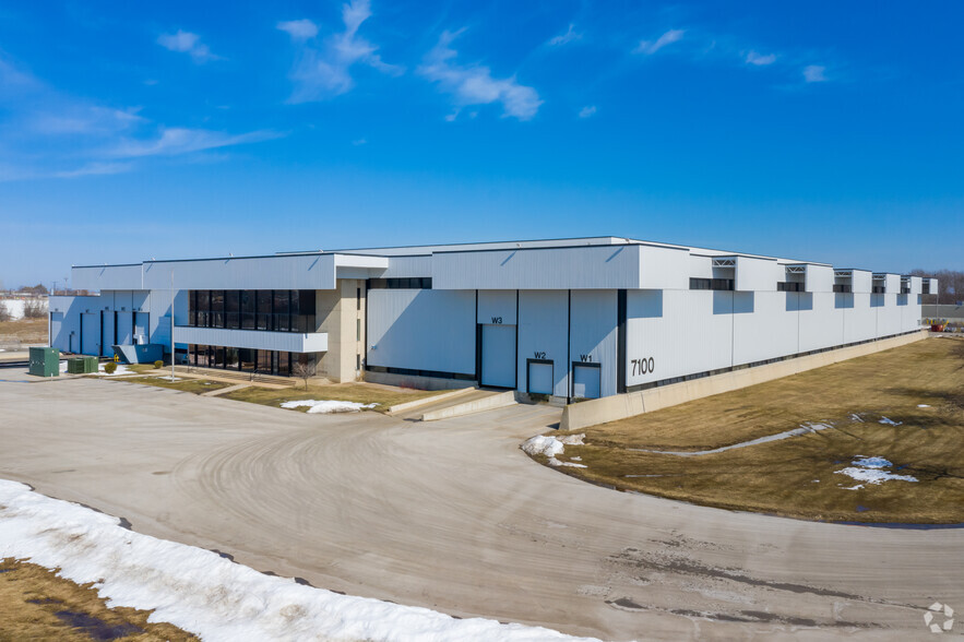 7100 W Calumet Rd, Milwaukee, WI for lease - Building Photo - Image 1 of 6