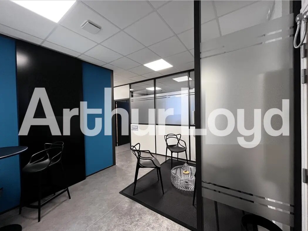 Office in Fleury-sur-Orne for lease Interior Photo- Image 1 of 3