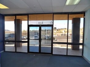 5200 N Mesa St, El Paso, TX for lease Interior Photo- Image 2 of 14