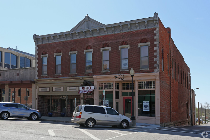 211 W Lexington Ave, Independence, MO for lease - Primary Photo - Image 1 of 5