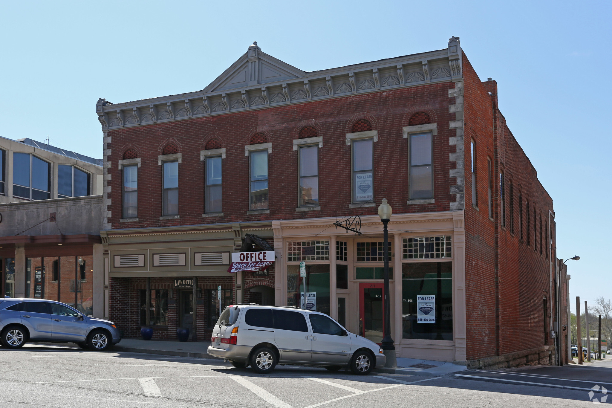 211 W Lexington Ave, Independence, MO for lease Primary Photo- Image 1 of 6