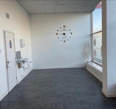 2-28 Parkhouse St, Ayr for lease Interior Photo- Image 2 of 3