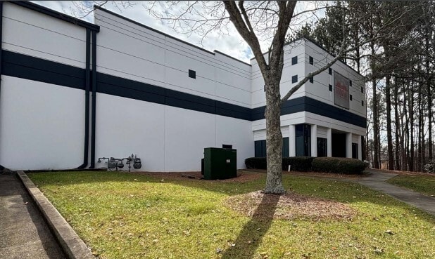 1600 Cross Pointe Way, Duluth, GA for lease - Building Photo - Image 1 of 3