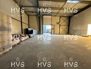 Flex in Venelles for lease Interior Photo- Image 2 of 9