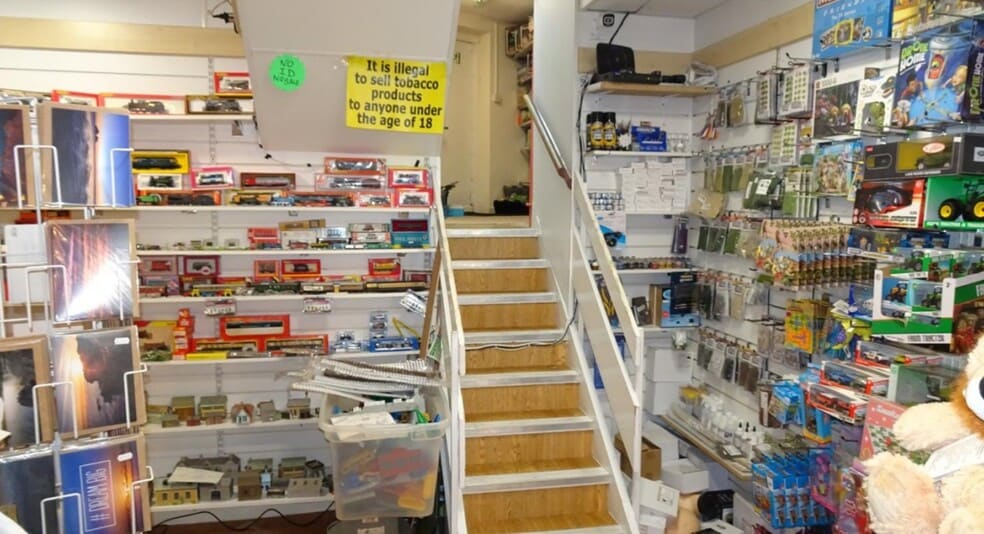 10 Fore St, St Austell for sale - Interior Photo - Image 3 of 12