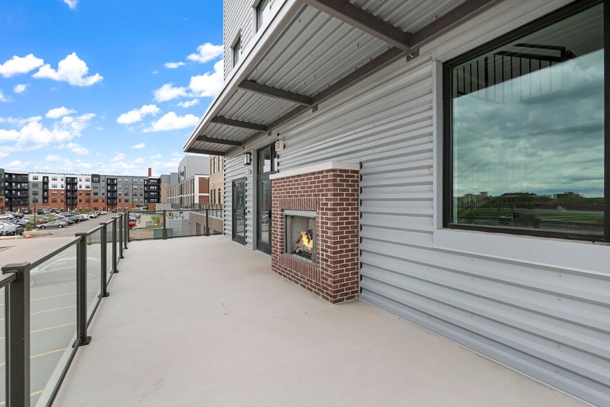 540 N Broadway, Green Bay, WI for lease - Building Photo - Image 2 of 7