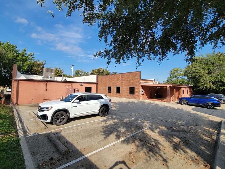 616 S Coppell Rd, Coppell, TX for lease - Building Photo - Image 3 of 4