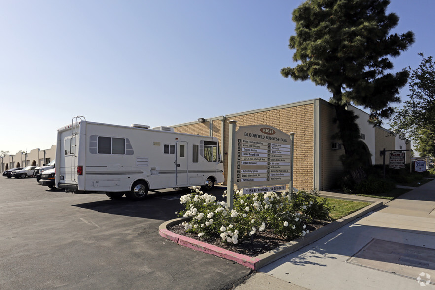 10621 Bloomfield St, Los Alamitos, CA for lease - Building Photo - Image 3 of 9