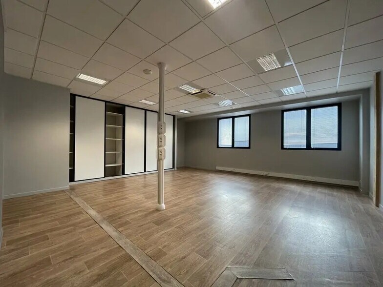 Office in Le Havre for lease - Interior Photo - Image 2 of 4