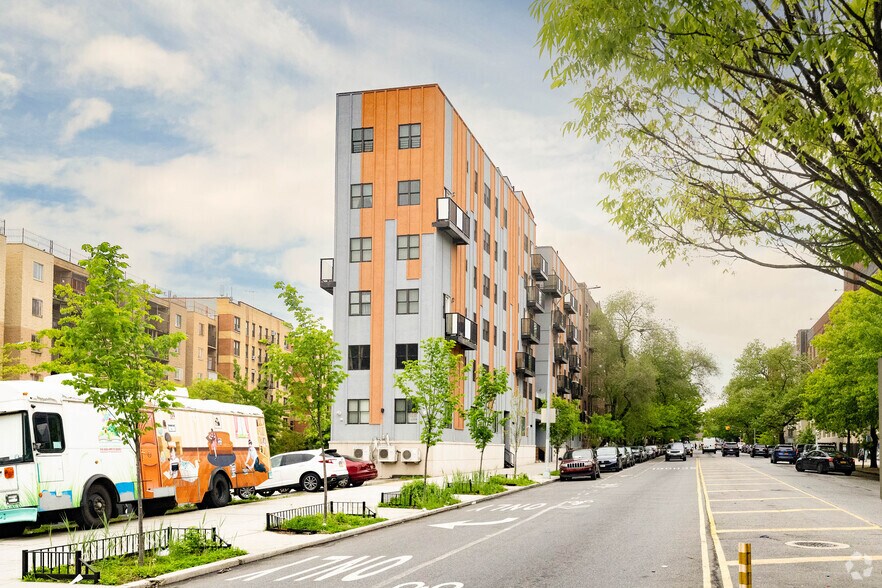 800 Empire Blvd, Brooklyn, NY for sale - Primary Photo - Image 1 of 1