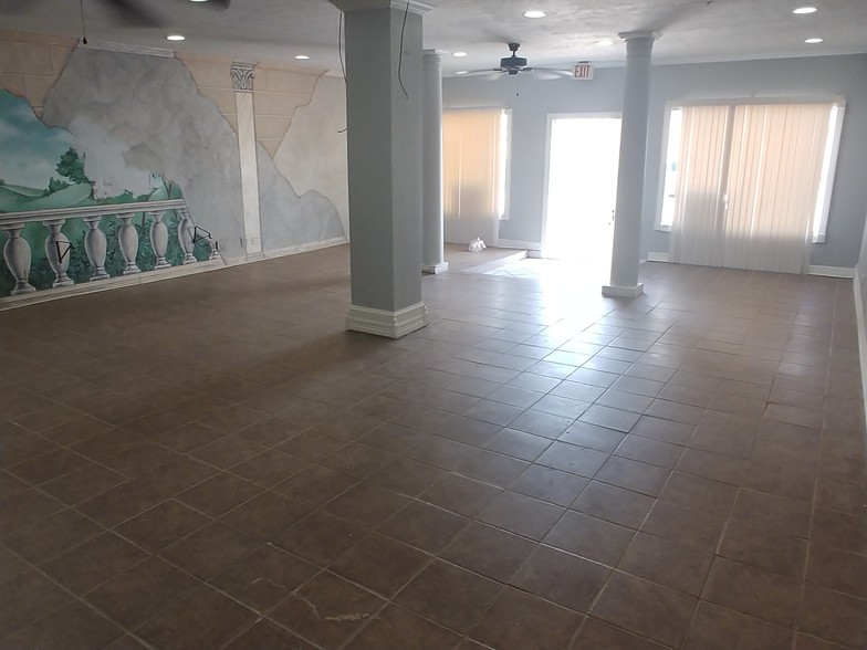 909 N 8th Ave, Texas City, TX for lease - Interior Photo - Image 2 of 8