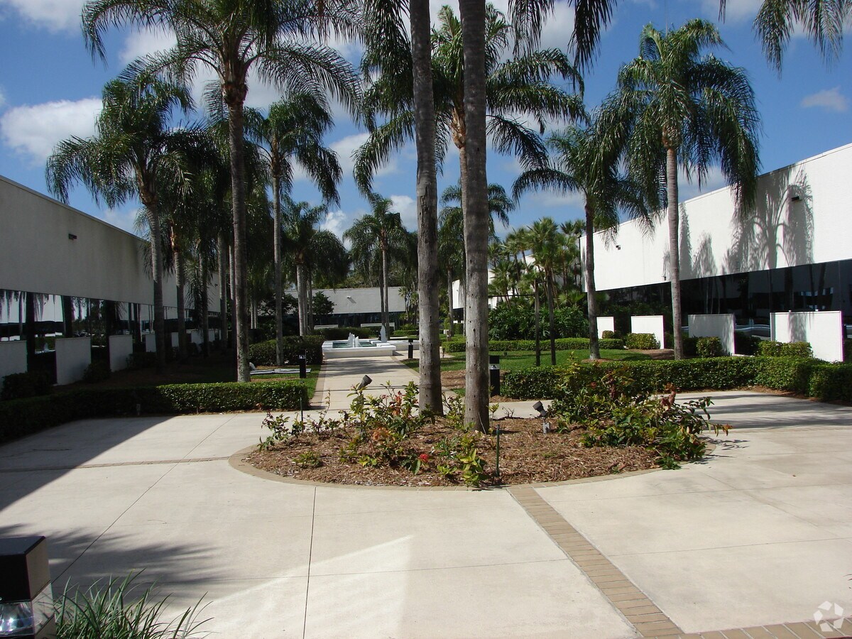 8000 Peters Rd, Plantation, FL 33324