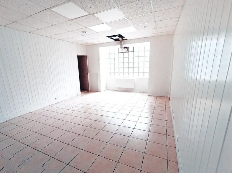 Flex in Longjumeau for lease - Building Photo - Image 2 of 6