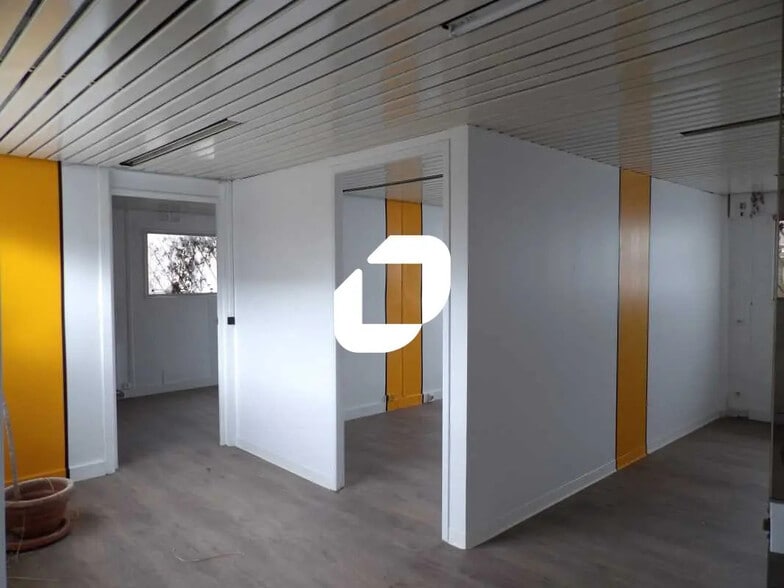 Flex in Épône for sale - Interior Photo - Image 3 of 4