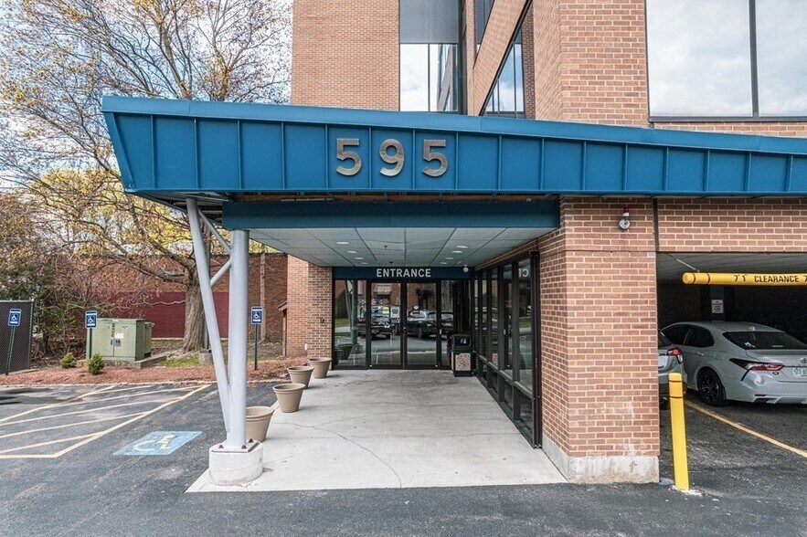 595 Pawtucket Blvd, Lowell, MA for lease - Building Photo - Image 2 of 3