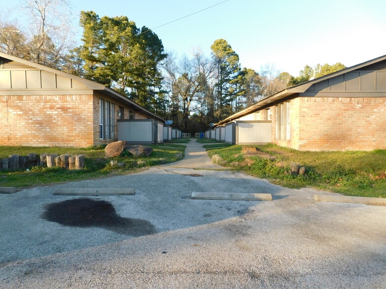 703 E Center St, White Oak, TX for sale - Building Photo - Image 2 of 7