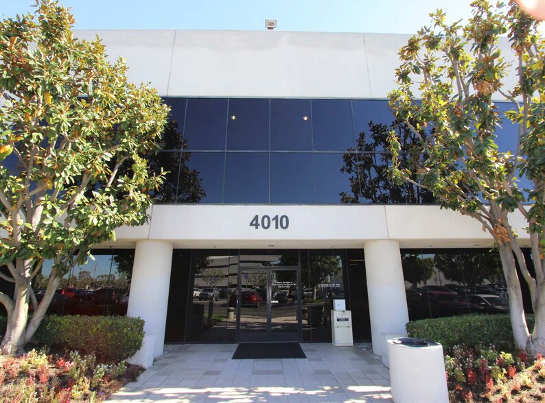 4010 Watson Plaza Dr, Lakewood, CA for lease - Building Photo - Image 1 of 11