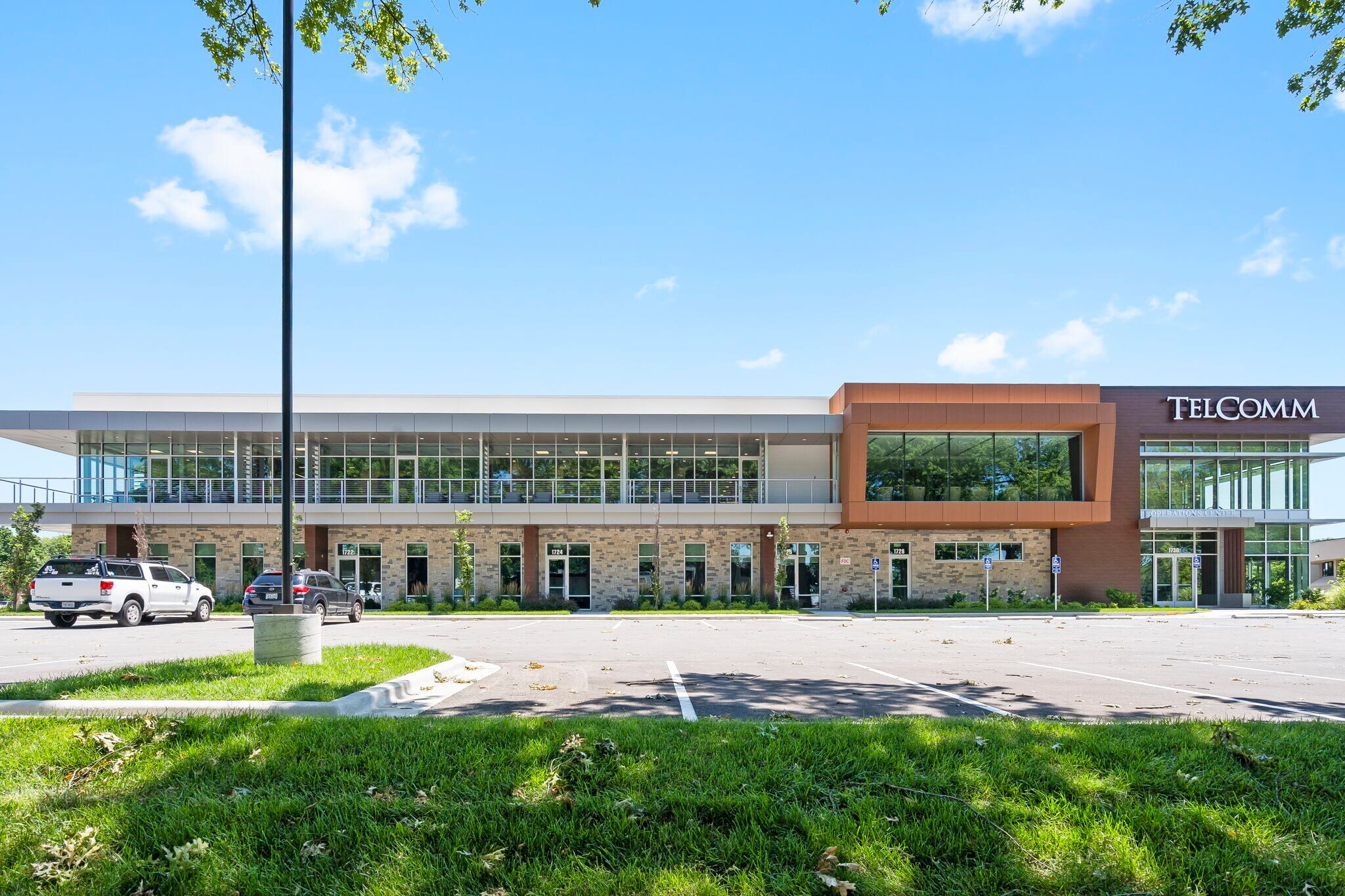 1724 S Luster Ave, Springfield, MO for lease Building Photo- Image 1 of 29