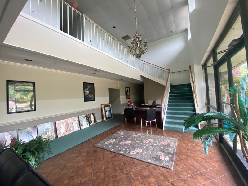 403 Westcliff Rd, Greensboro, NC 27409