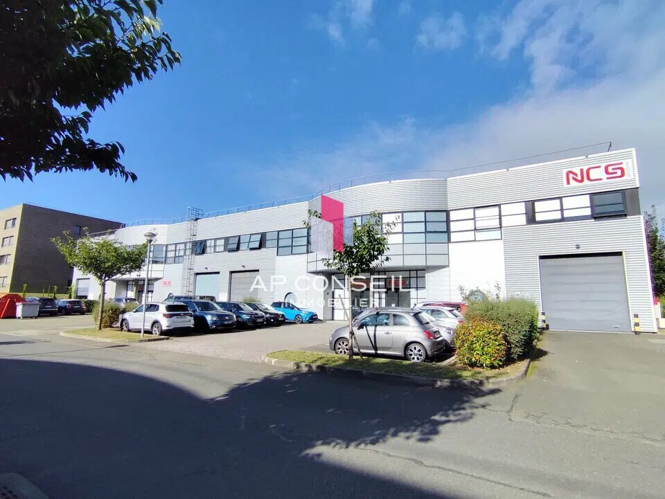 Office in Élancourt for lease Building Photo- Image 1 of 8