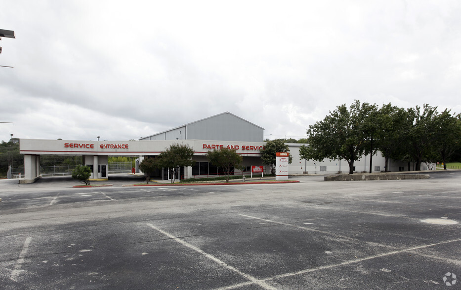 Retail in San Antonio, TX for sale - Building Photo - Image 3 of 5