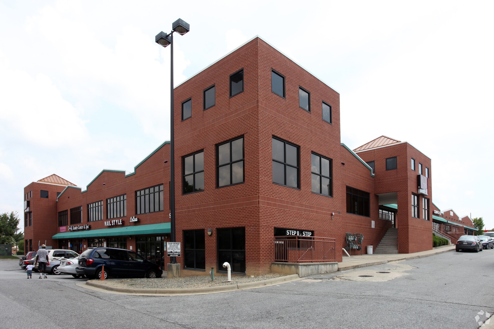 709 E Market St, Greensboro, NC 27401