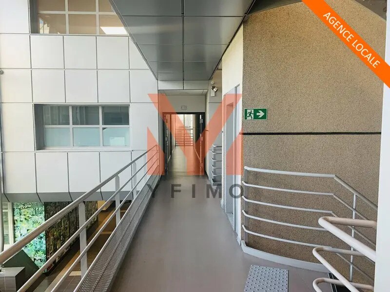 Office in Poissy for lease Interior Photo- Image 1 of 6