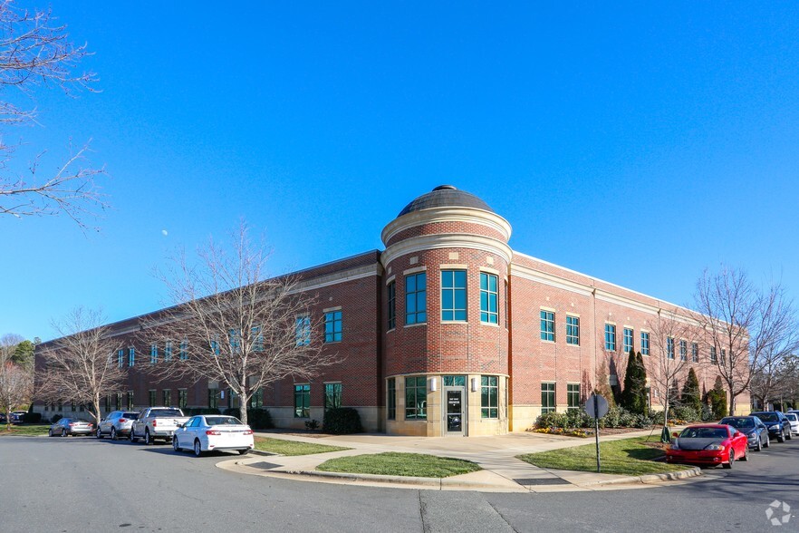 14330 OakHill Park Ln, Huntersville, NC for lease - Building Photo - Image 2 of 5