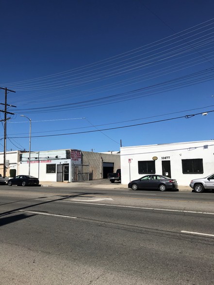 11477-11483 Vanowen St, North Hollywood, CA for sale - Primary Photo - Image 1 of 4