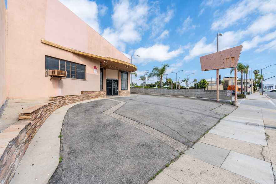 320 S La Brea Ave, Inglewood, CA for lease - Building Photo - Image 2 of 24