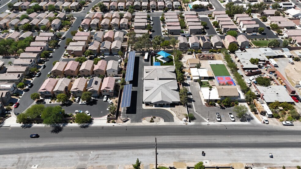 5695 N Rainbow Blvd, Las Vegas, NV for sale - Building Photo - Image 2 of 11