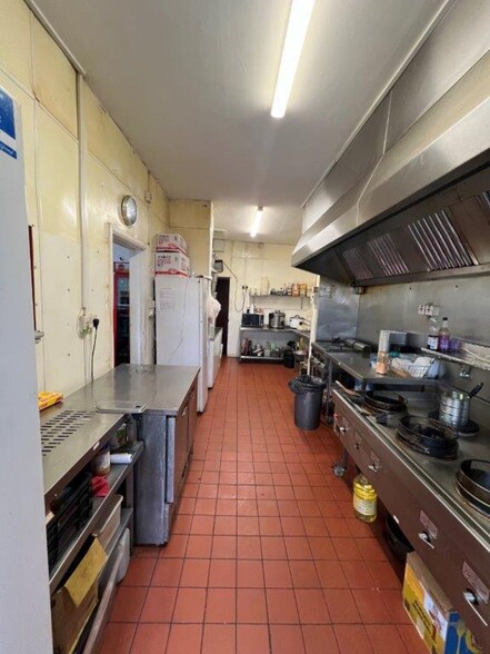 102-104 Valley Rd, Pudsey for sale - Interior Photo - Image 2 of 5