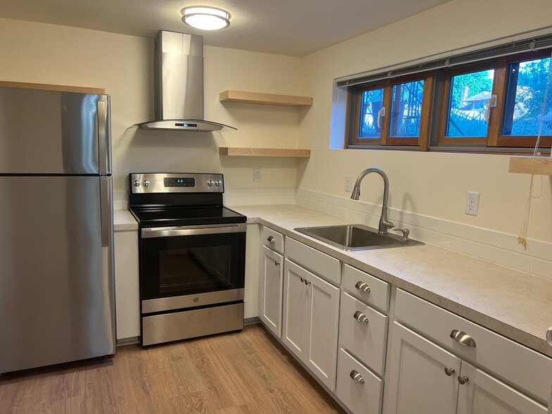 2165 NE Multnomah St, Portland, OR for sale - Building Photo - Image 3 of 15