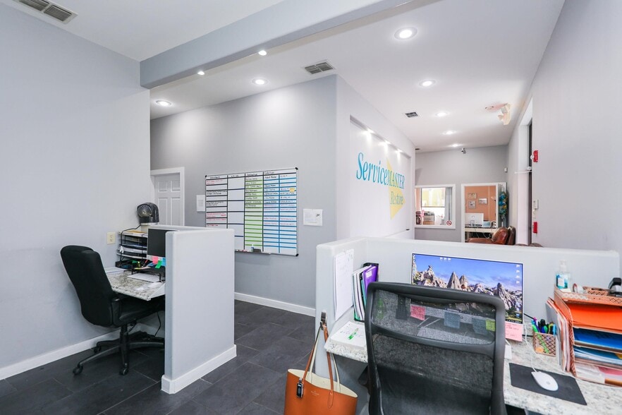 1601 Jacaman Rd, Laredo, TX for sale - Building Photo - Image 2 of 4