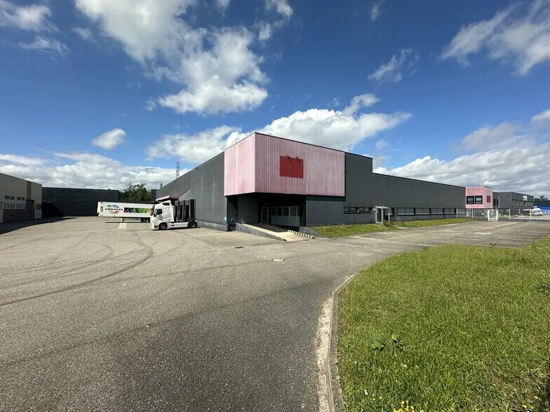 Industrial in ILLKIRCH-GRAFFENSTADEN for lease - Building Photo - Image 1 of 9