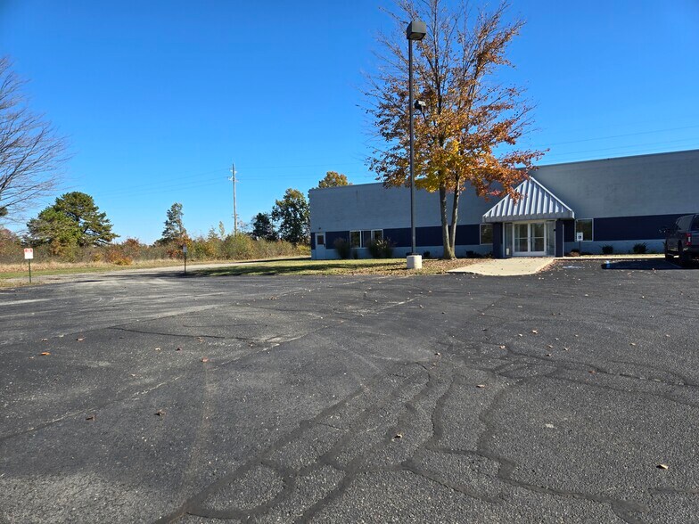 1180 Devin Dr, Norton Shores, MI for lease - Building Photo - Image 1 of 13