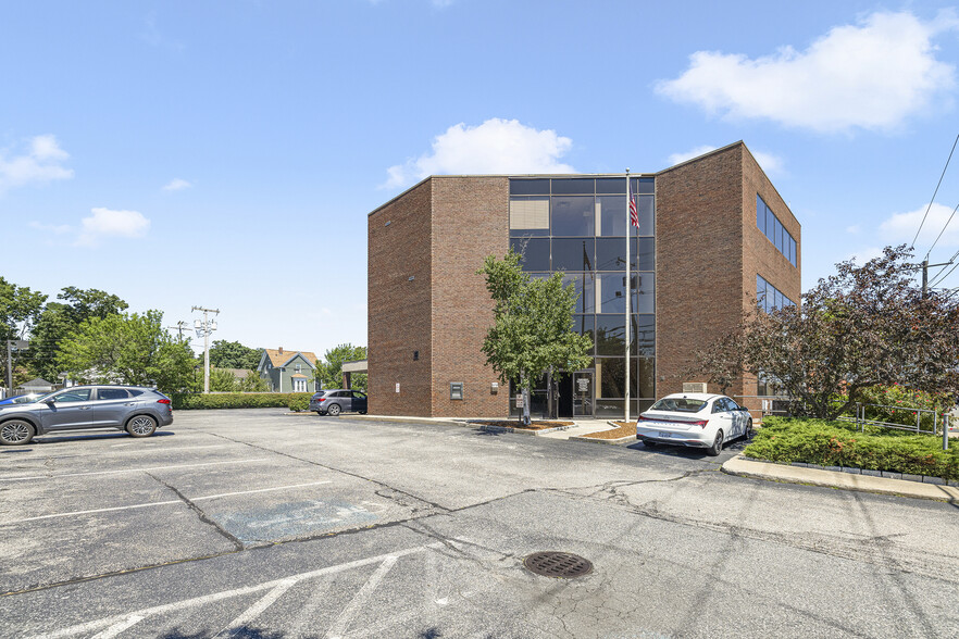 999 S Broadway, East Providence, RI for lease - Building Photo - Image 1 of 31