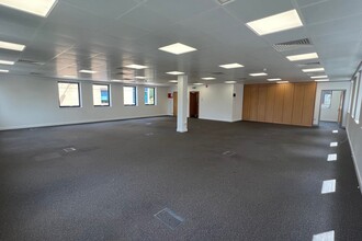 London Rd, Bracknell for lease Interior Photo- Image 1 of 5