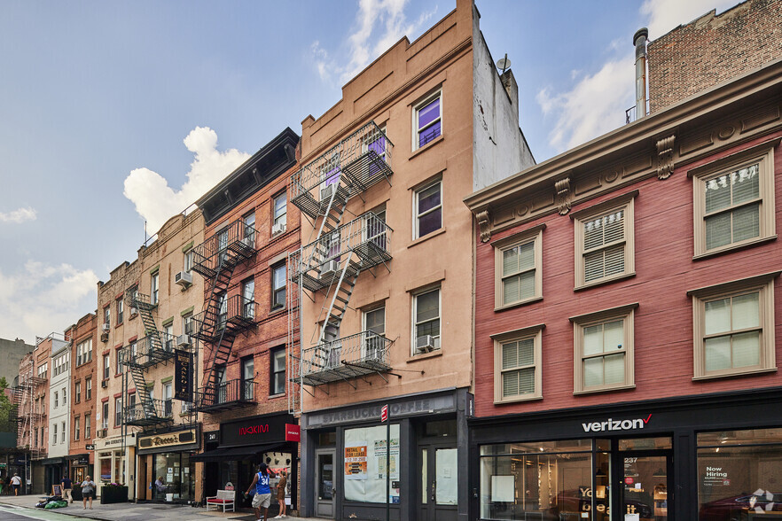 239 Bleecker St, New York, NY 10014 | LoopNet