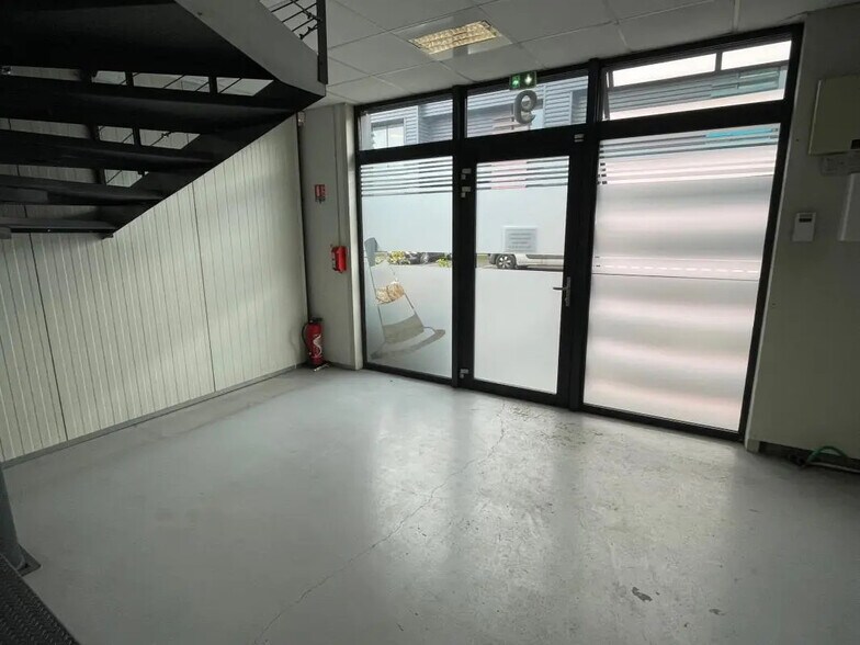 Flex in Val-de-Reuil for lease - Interior Photo - Image 2 of 3