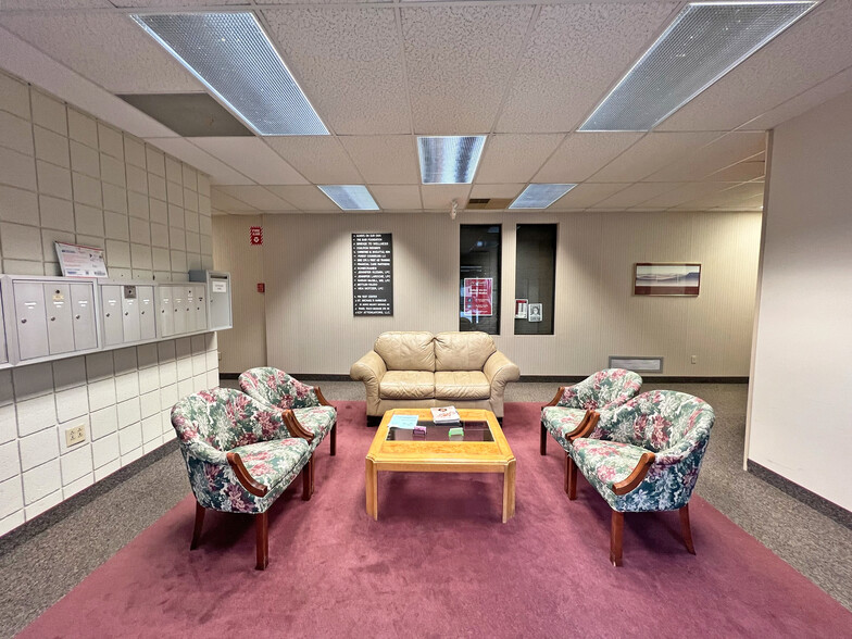 2700-2730 W 21st St, Erie, PA for lease - Interior Photo - Image 3 of 20