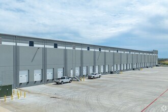 4407 E Grand Pky S, Baytown, TX for lease Building Photo- Image 2 of 3