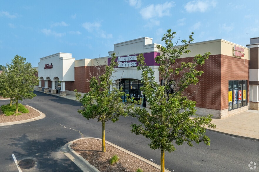 51347-51405 Gratiot Ave, Chesterfield, MI for lease - Primary Photo - Image 1 of 7