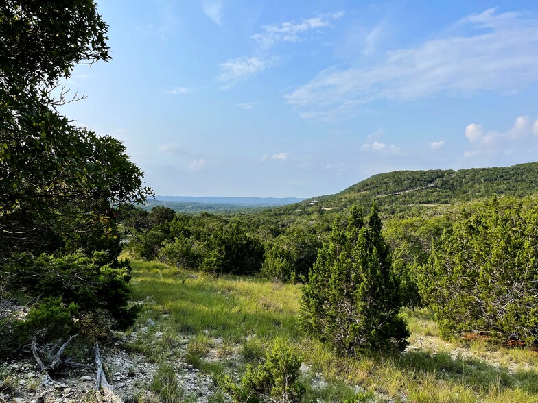 4101 Bear Springs, Pipe Creek, TX for sale - Primary Photo - Image 1 of 1