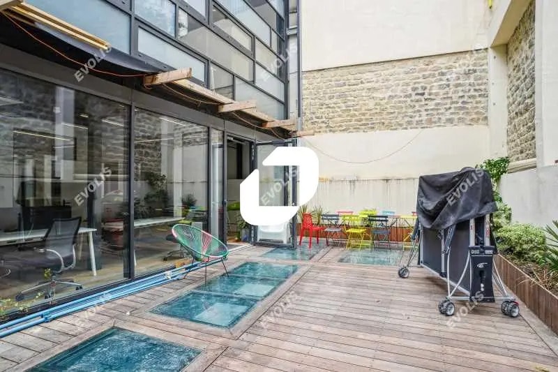 Office in Paris for lease Building Photo- Image 1 of 2