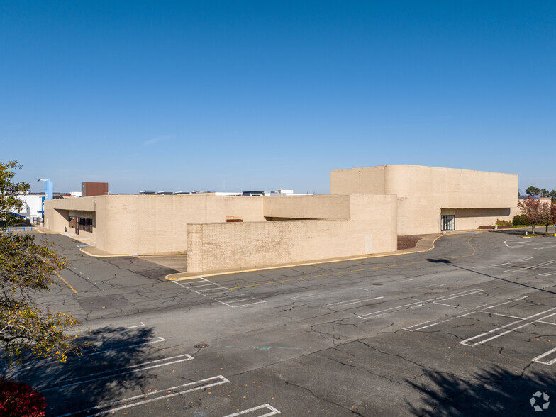 1400-1420 N Parham Rd, Richmond, VA for lease - Building Photo - Image 1 of 23