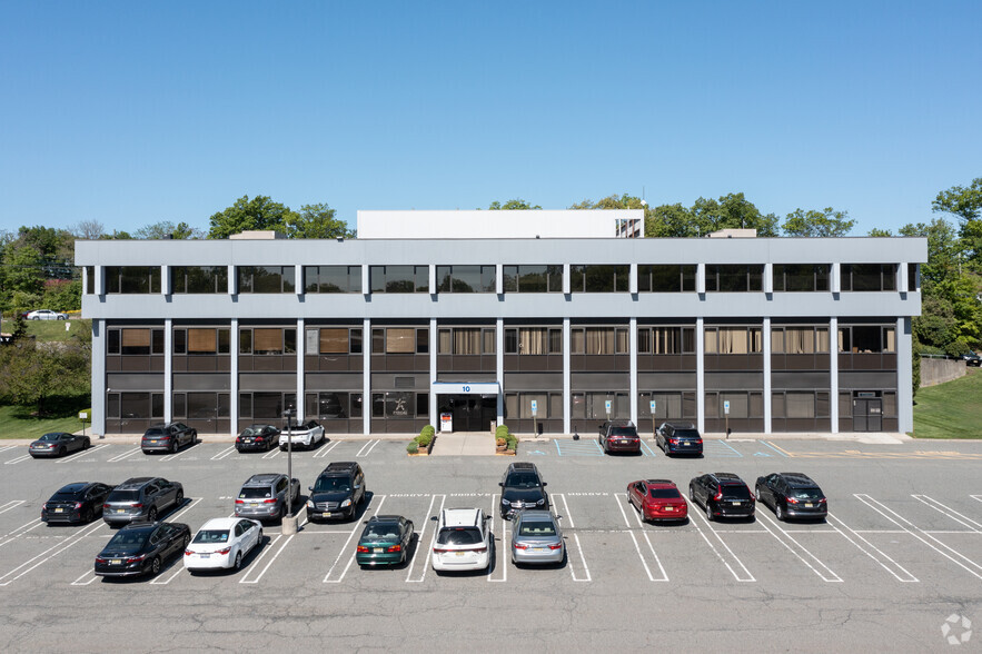 10 Forest Ave, Paramus, NJ for lease - Building Photo - Image 3 of 7